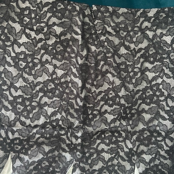 Lace & Silk laundry by Shelli Segal mid length skirt - Picture 4 of 5